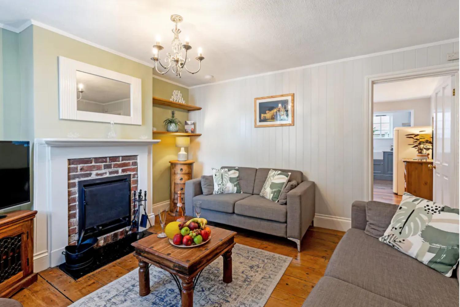2 Bedrooms Stunning Westgate Cottage Retreat, Central Winchester, Free On-Street Parking Permit, With Garden Close To Cathedral - Sleeps 6, Pets Are Welcome, Summer Special Offer! - By Blue Puffin Stays מראה חיצוני תמונה