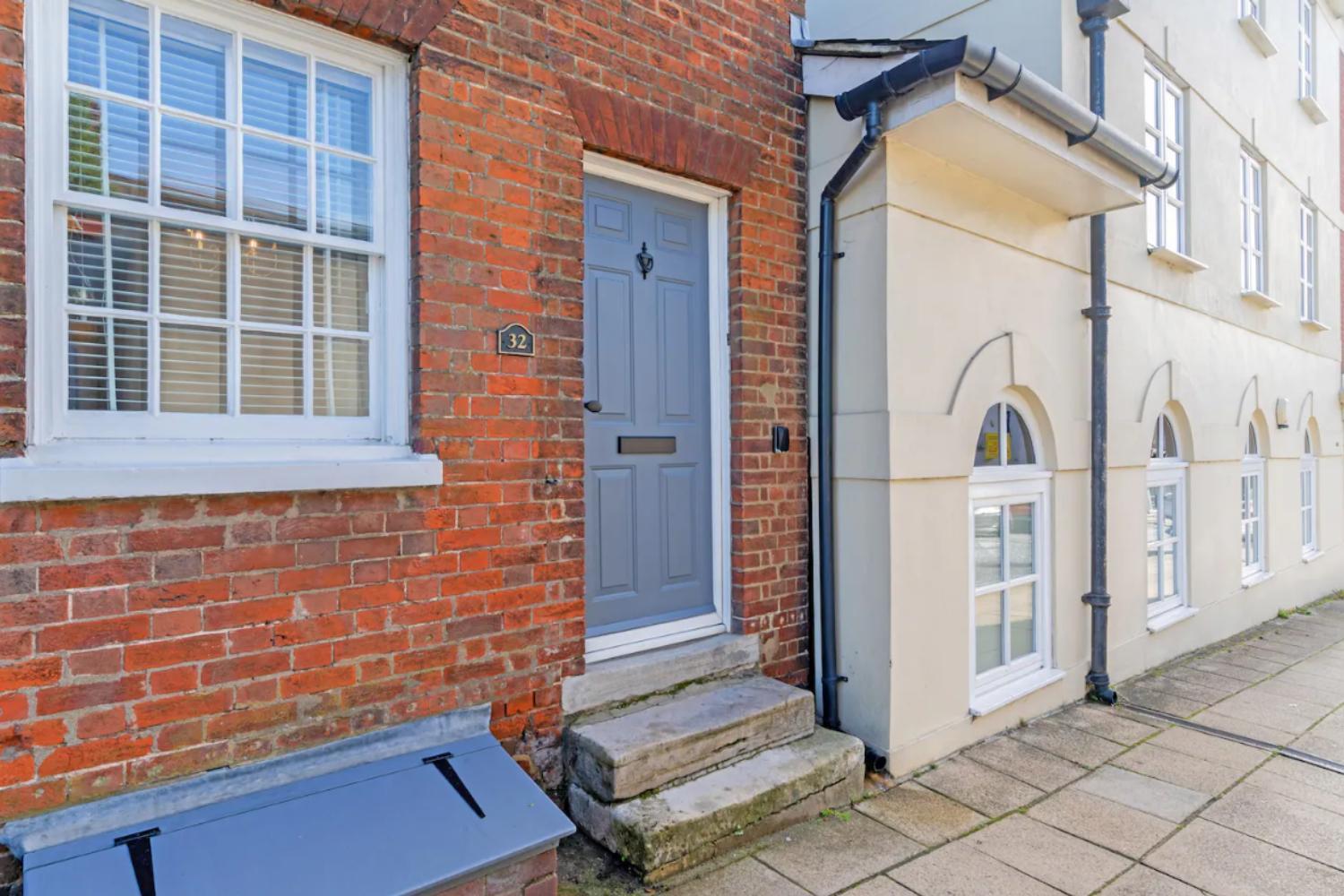 2 Bedrooms Stunning Westgate Cottage Retreat, Central Winchester, Free On-Street Parking Permit, With Garden Close To Cathedral - Sleeps 6, Pets Are Welcome, Summer Special Offer! - By Blue Puffin Stays מראה חיצוני תמונה
