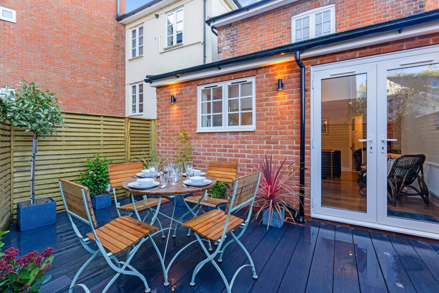 2 Bedrooms Stunning Westgate Cottage Retreat, Central Winchester, Free On-Street Parking Permit, With Garden Close To Cathedral - Sleeps 6, Pets Are Welcome, Summer Special Offer! - By Blue Puffin Stays מראה חיצוני תמונה