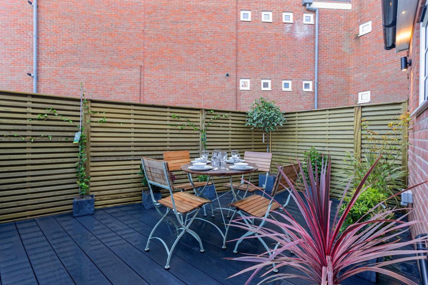 2 Bedrooms Stunning Westgate Cottage Retreat, Central Winchester, Free On-Street Parking Permit, With Garden Close To Cathedral - Sleeps 6, Pets Are Welcome, Summer Special Offer! - By Blue Puffin Stays מראה חיצוני תמונה