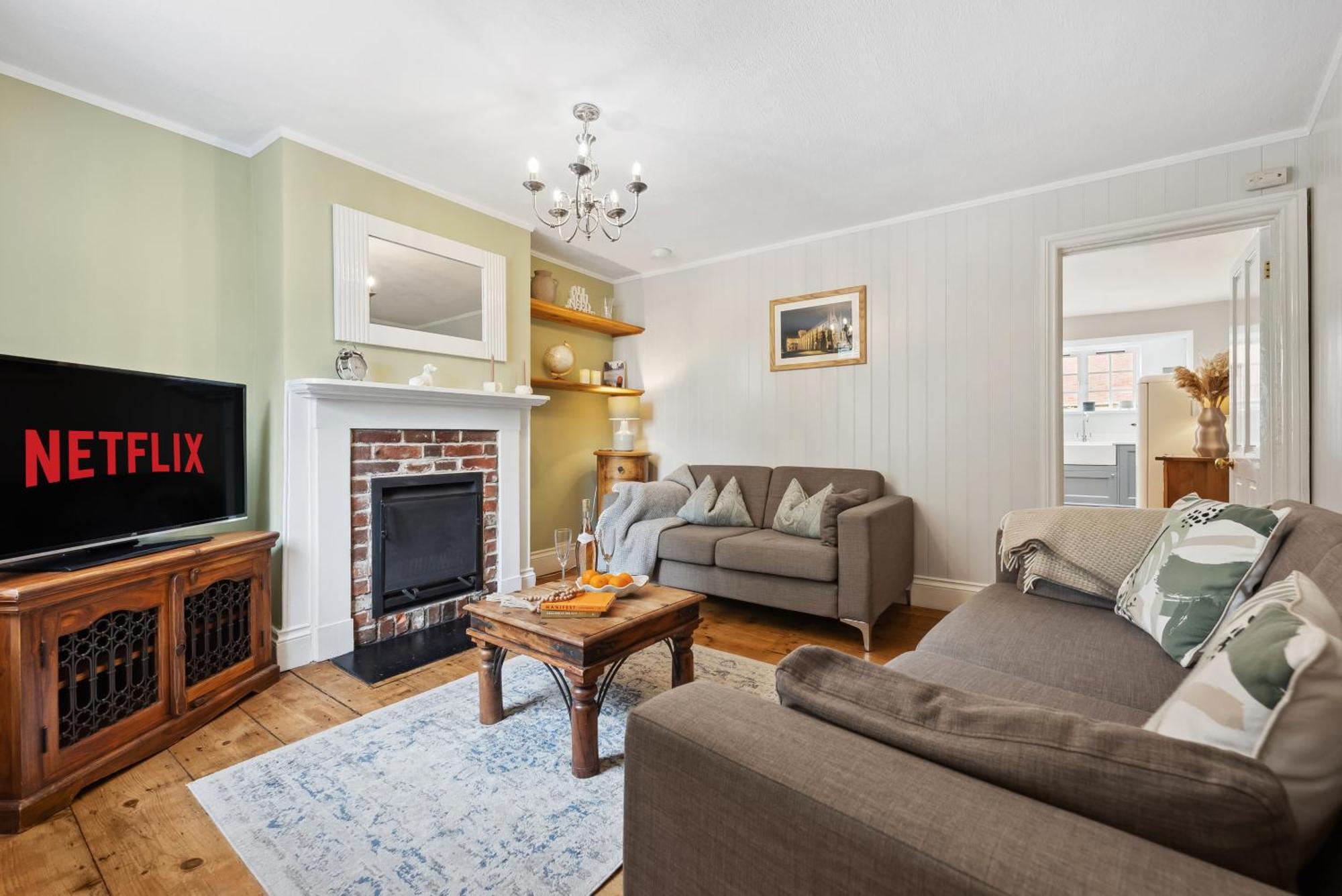 2 Bedrooms Stunning Westgate Cottage Retreat, Central Winchester, Free On-Street Parking Permit, With Garden Close To Cathedral - Sleeps 6, Pets Are Welcome, Summer Special Offer! - By Blue Puffin Stays מראה חיצוני תמונה