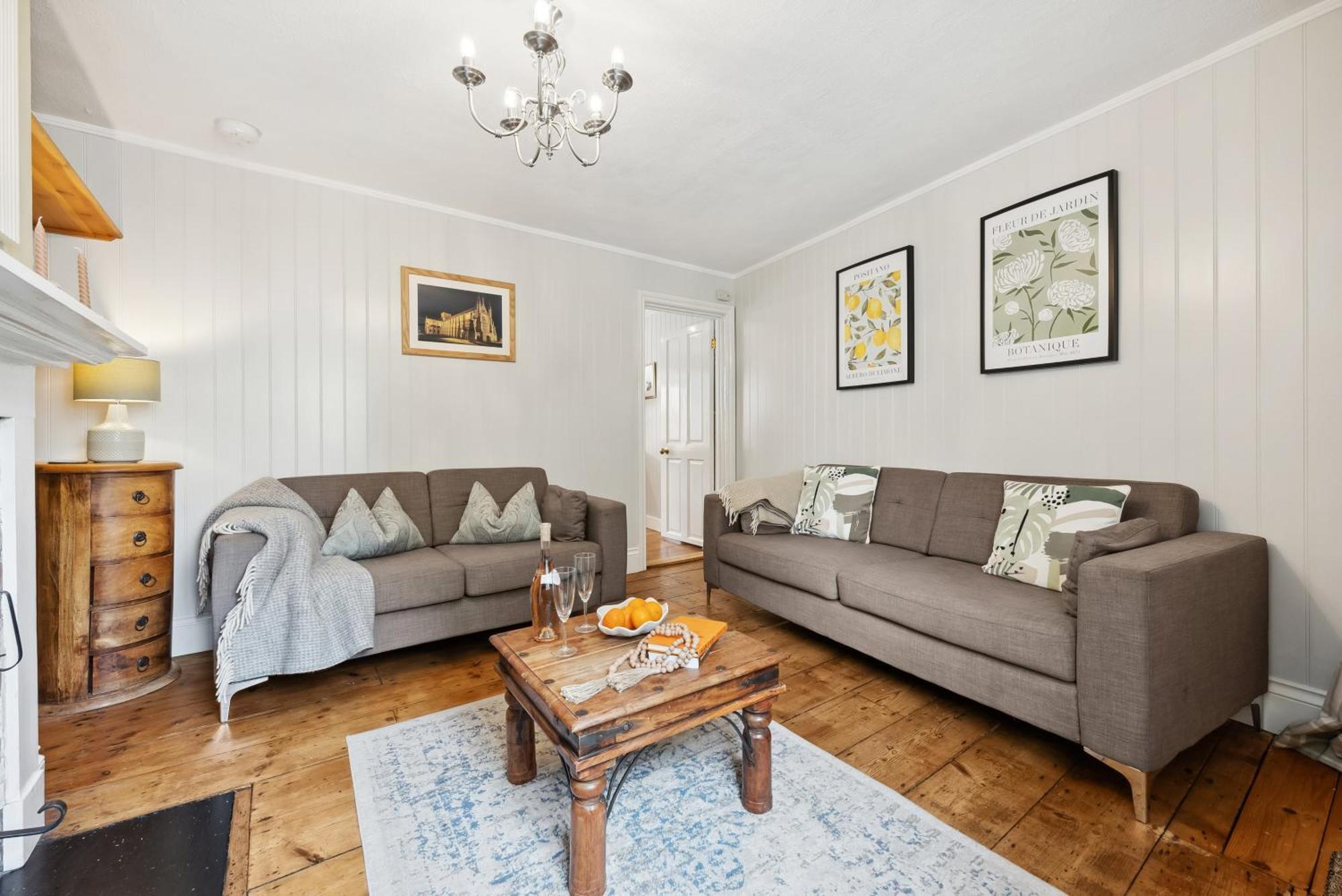 2 Bedrooms Stunning Westgate Cottage Retreat, Central Winchester, Free On-Street Parking Permit, With Garden Close To Cathedral - Sleeps 6, Pets Are Welcome, Summer Special Offer! - By Blue Puffin Stays מראה חיצוני תמונה