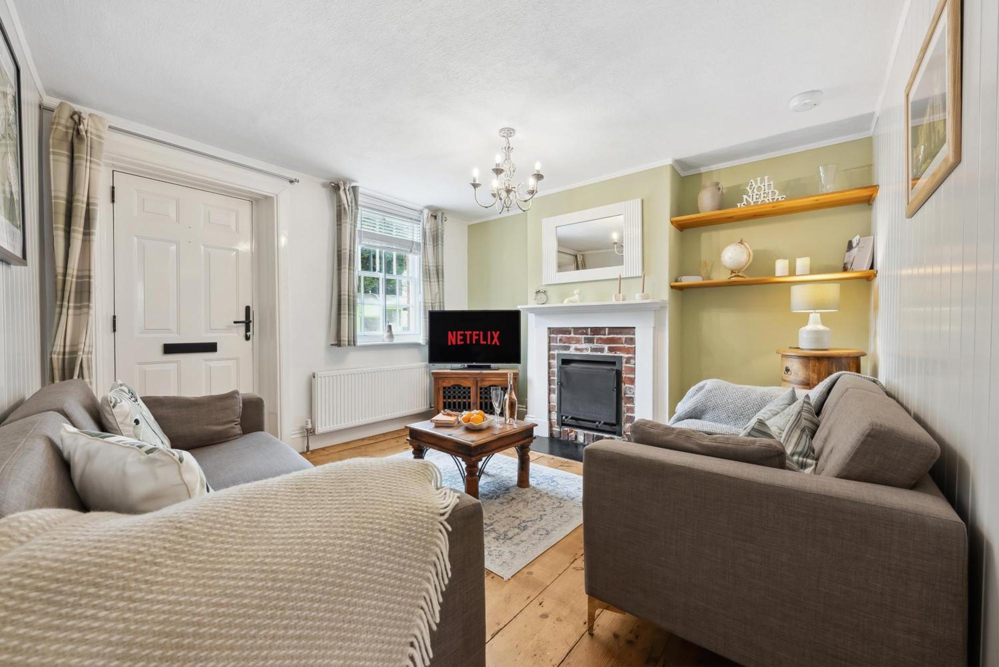 2 Bedrooms Stunning Westgate Cottage Retreat, Central Winchester, Free On-Street Parking Permit, With Garden Close To Cathedral - Sleeps 6, Pets Are Welcome, Summer Special Offer! - By Blue Puffin Stays מראה חיצוני תמונה