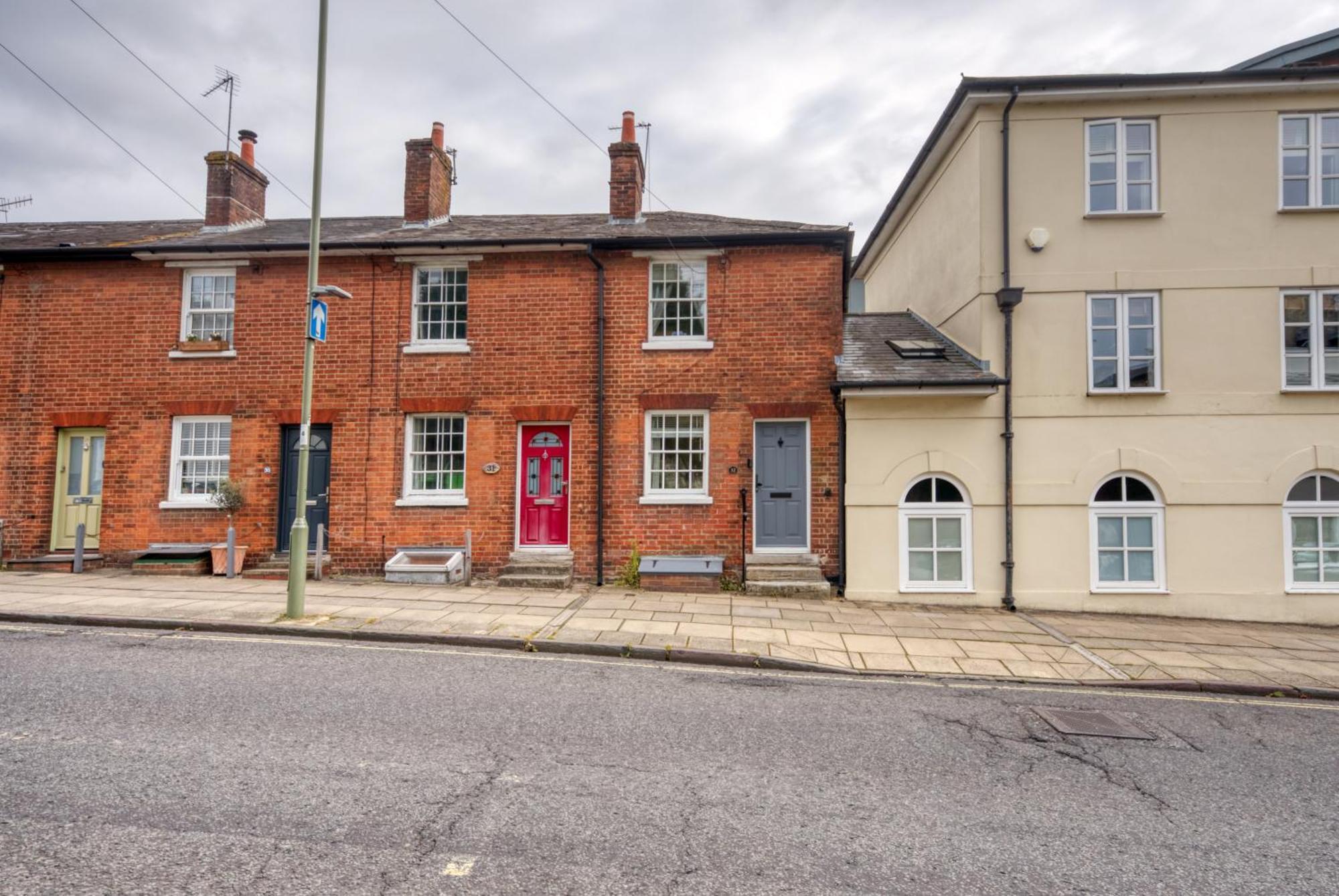 2 Bedrooms Stunning Westgate Cottage Retreat, Central Winchester, Free On-Street Parking Permit, With Garden Close To Cathedral - Sleeps 6, Pets Are Welcome, Summer Special Offer! - By Blue Puffin Stays מראה חיצוני תמונה