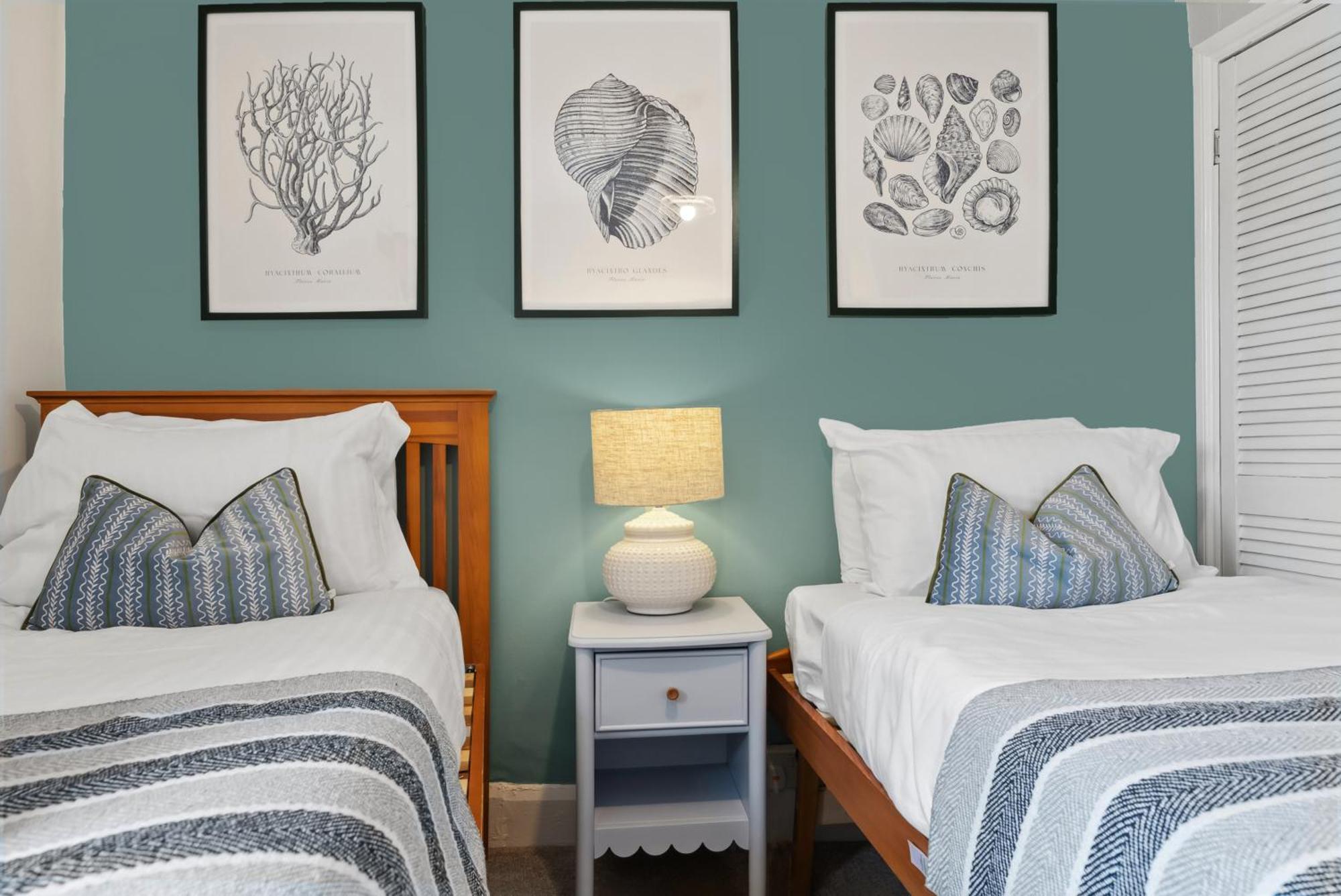 2 Bedrooms Stunning Westgate Cottage Retreat, Central Winchester, Free On-Street Parking Permit, With Garden Close To Cathedral - Sleeps 6, Pets Are Welcome, Summer Special Offer! - By Blue Puffin Stays מראה חיצוני תמונה